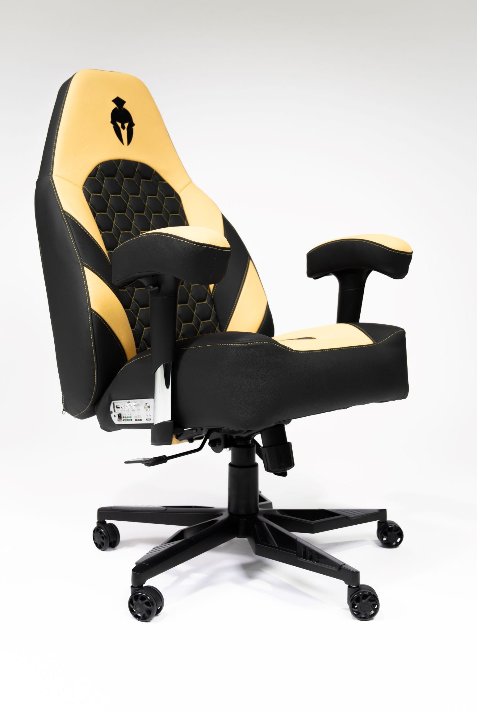 Kratos Pro 4D Throne V2 Front.jpg__PID:0ac61073-9e7f-4d34-95ff-644da1629652